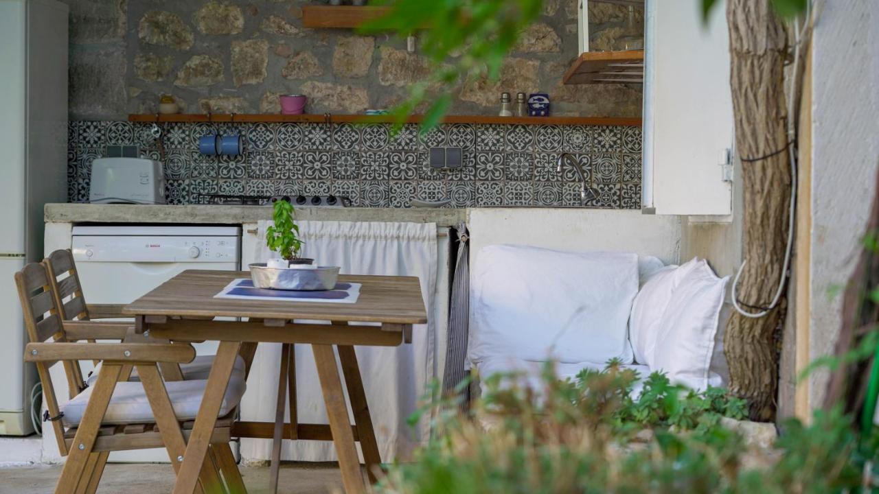 Charming Two-Bed Apartment Orange Garden 수티반 외부 사진