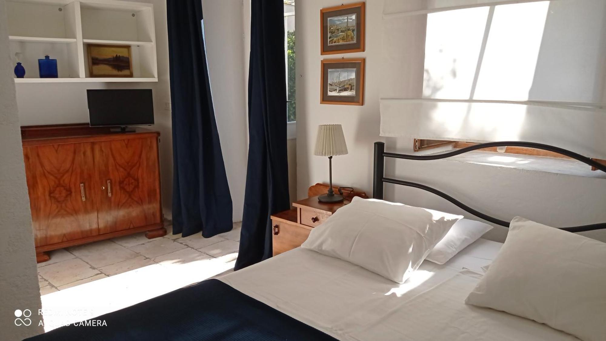 Charming Two-Bed Apartment Orange Garden 수티반 외부 사진